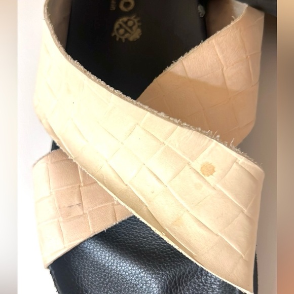 Yokono,Made in Spain,Women Slip-On Sandals in Cream,Leather,Wide-Width,Size 9.5W - Picture 4 of 5